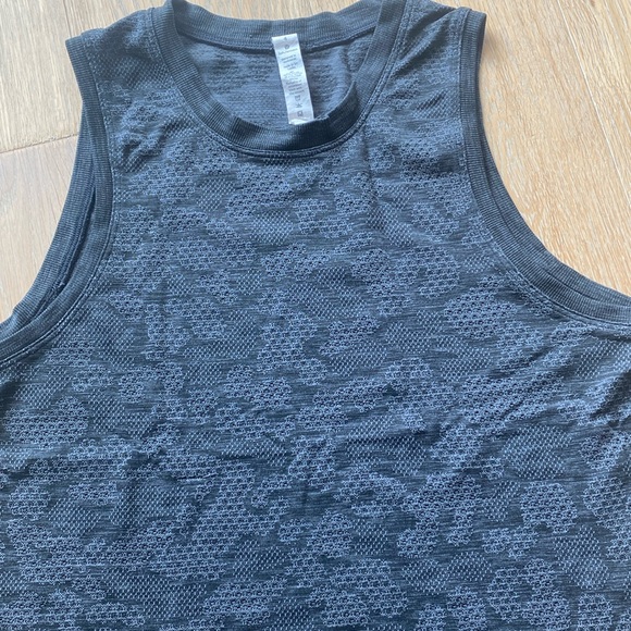 Lululemon Swiftly breeze relaxed tank top muscle tee gray camo sz 4 excellent - Picture 2 of 8